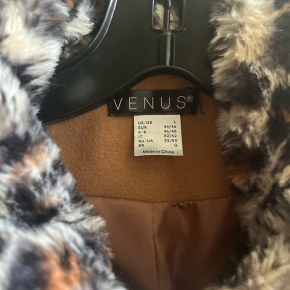 Camel Women’s Peacoat with animal print collar! Size Large! Worn once - Picture 12 of 16